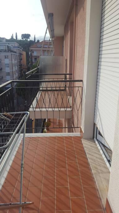 Апартаменти Albenga Sul Mare Famiglie Ed Amici Fino 10 Posti Екстер'єр фото