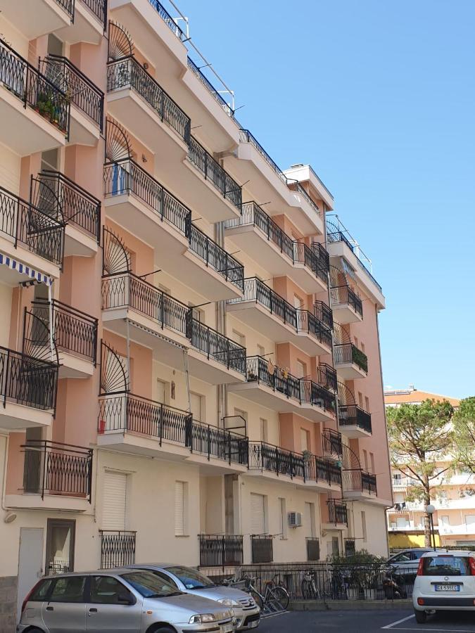 Апартаменти Albenga Sul Mare Famiglie Ed Amici Fino 10 Posti Екстер'єр фото