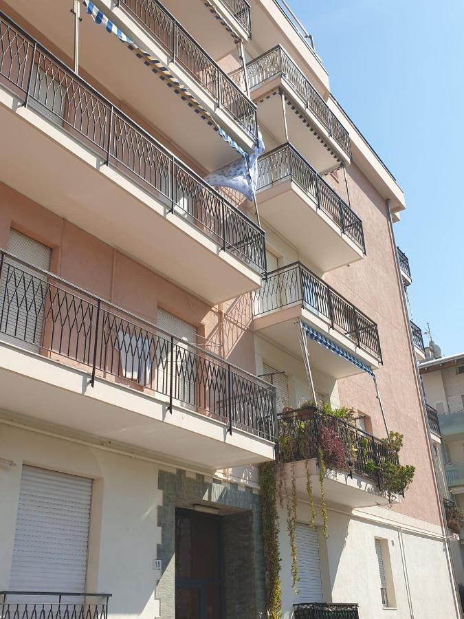 Апартаменти Albenga Sul Mare Famiglie Ed Amici Fino 10 Posti Екстер'єр фото